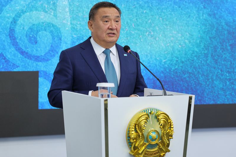 "Голословно" и "абсурдно": аким Акмолинской области возмутился вопросами журналистов