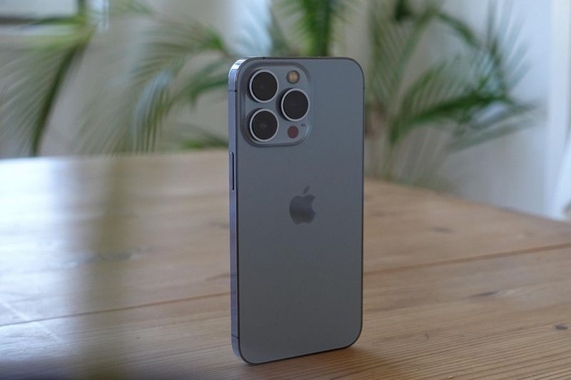 Крадут данные из iPhone: о новой волне фишинга предупреждают казахстанцев