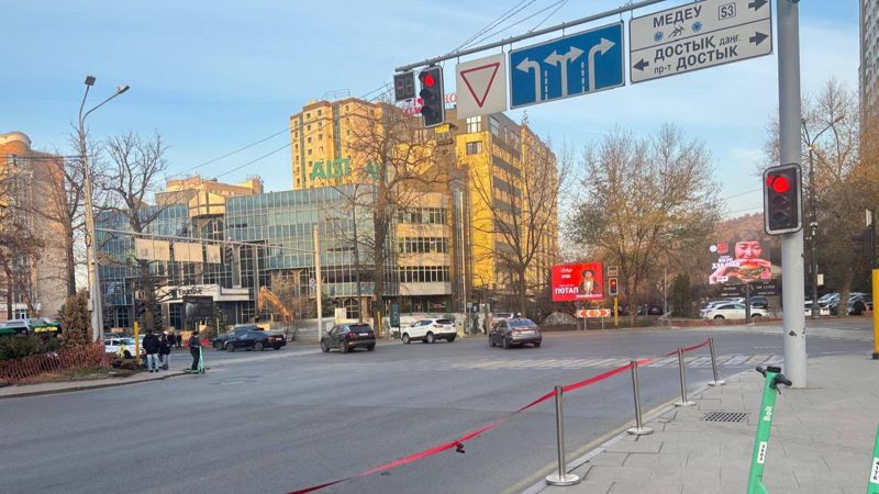 На перекрёстке Достык – Жолдасбекова в Алматы изменилась схема движения: введена новая фаза светофора
