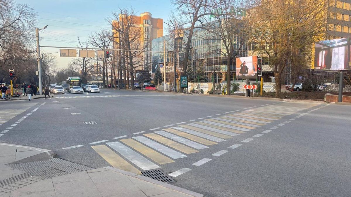 Перекрёсток пр. Достык и ул. Жолдасбекова