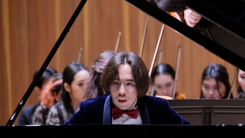 Рахат-Би Абдысагин представил в Оксфорде первую квантовую симфонию