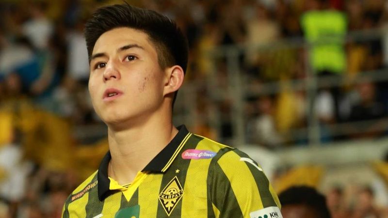 Нападающий "Кайрата" Дастан Сатпаев получил государственную премию