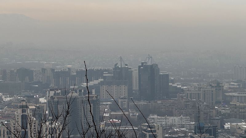 Загрязнение воздуха прогнозируют в семи городах Казахстана