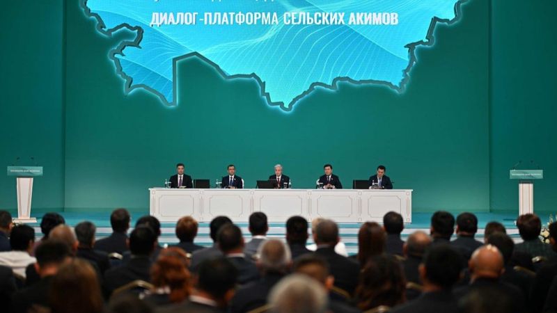 Президент Токаев собрал сельских акимов в Астане и напомнил им, "кто такой аким"