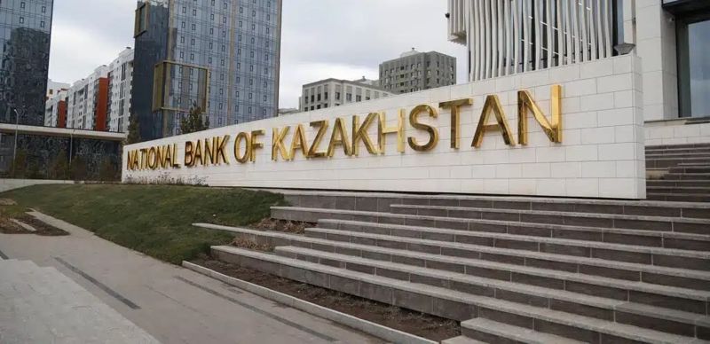 Новое здание Нацбанка впечатляет фасадом, но не вмещает журналистов
