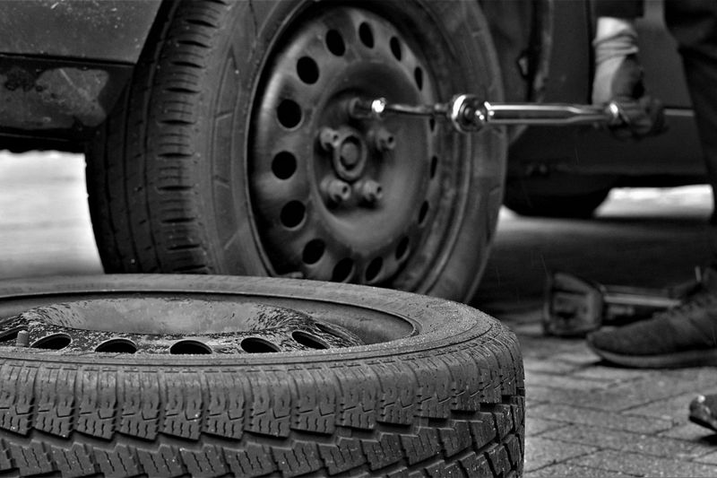 С 1 декабря за летние шины на авто начнут штрафовать в Казахстане