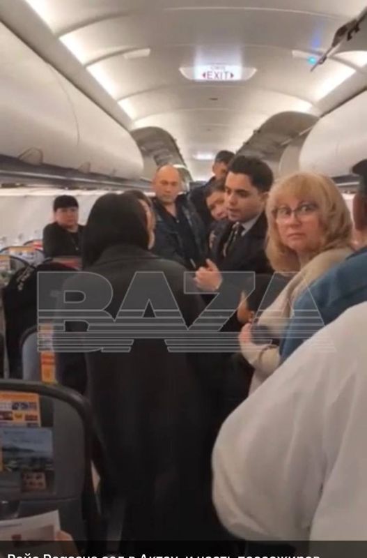 Россияне отказались покидать самолёт, совершивший вынужденную посадку в Актау