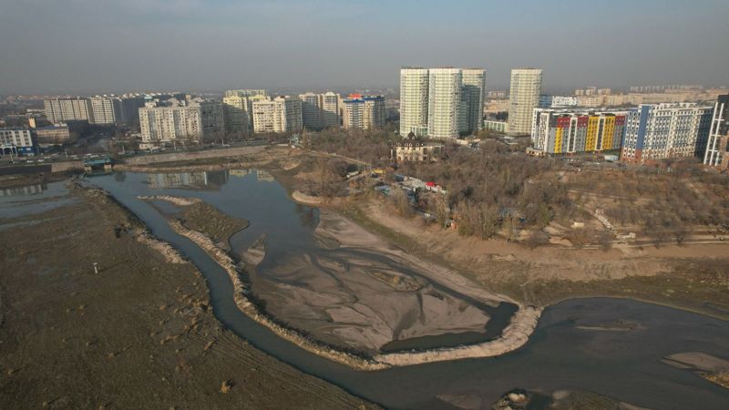 В Алматы проводят сезонную консервацию инфраструктуры на озере Сайран