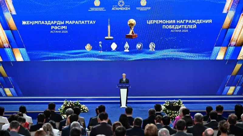 Касым-Жомарт Токаев на церемонии награждения лауреатов премии "Алтын сапа"