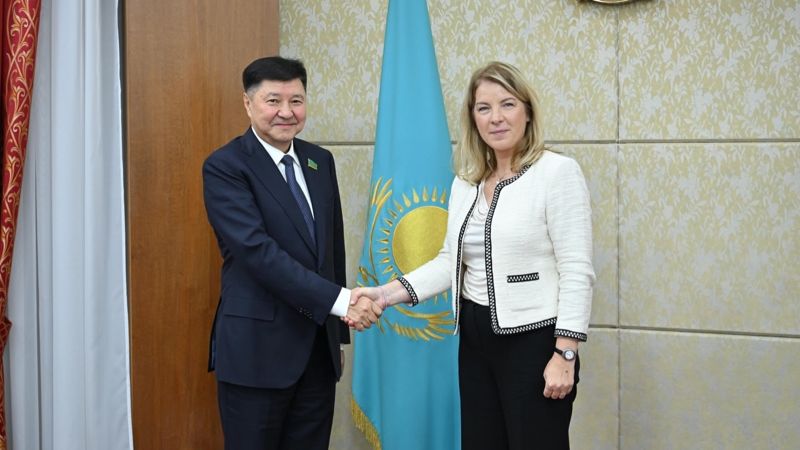 Посол ЕС выразила сенату Казахстана обеспокоенность поправками о запрете "ЛГБТ-пропаганды"