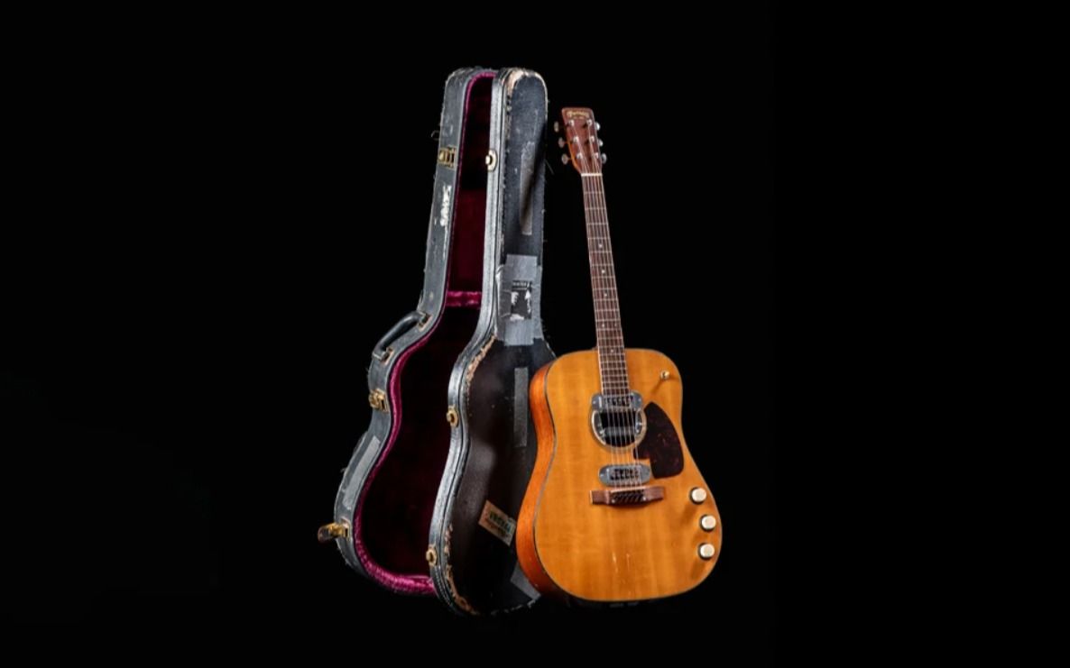 Гитара Martin D-18E