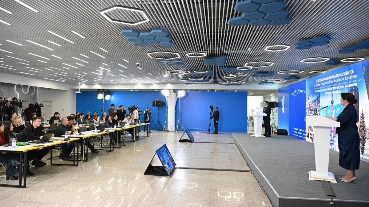 Дархан Сатыбалды на брифинге в СЦК