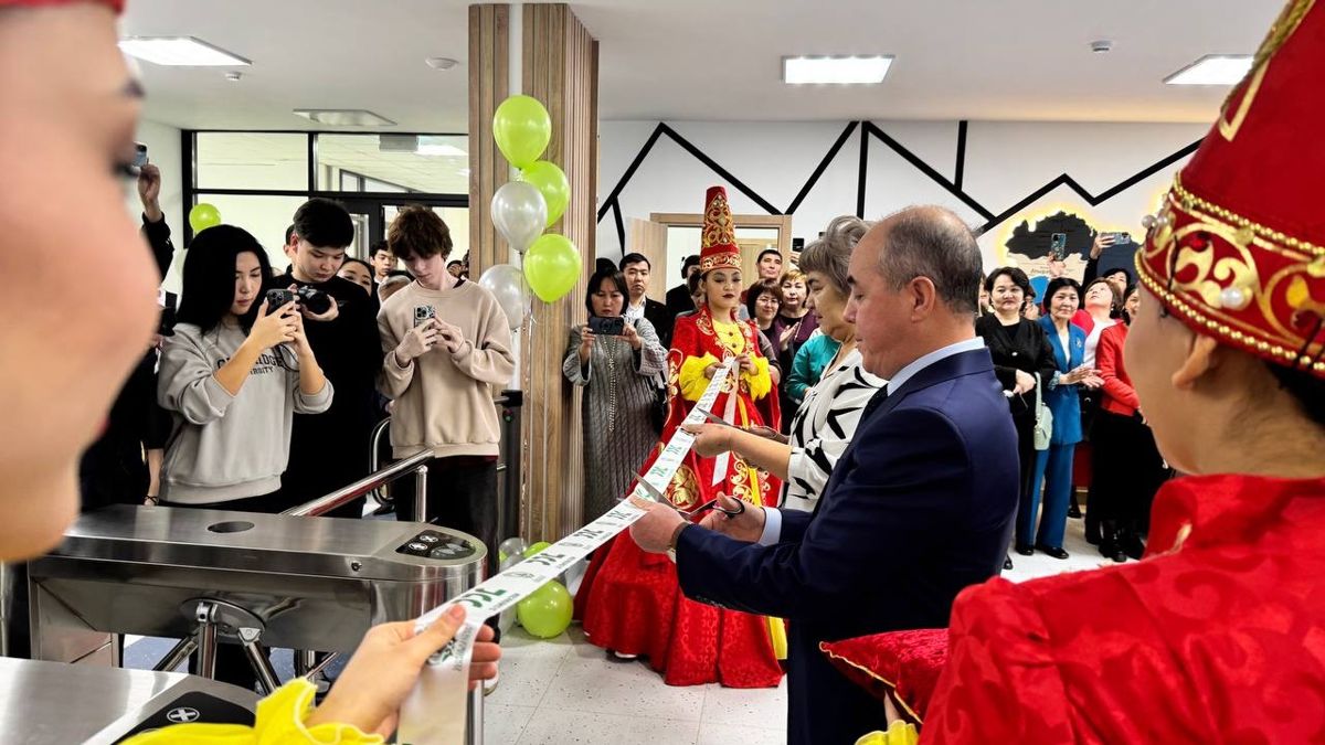 Аким Нариман Турегалиев открывает школу