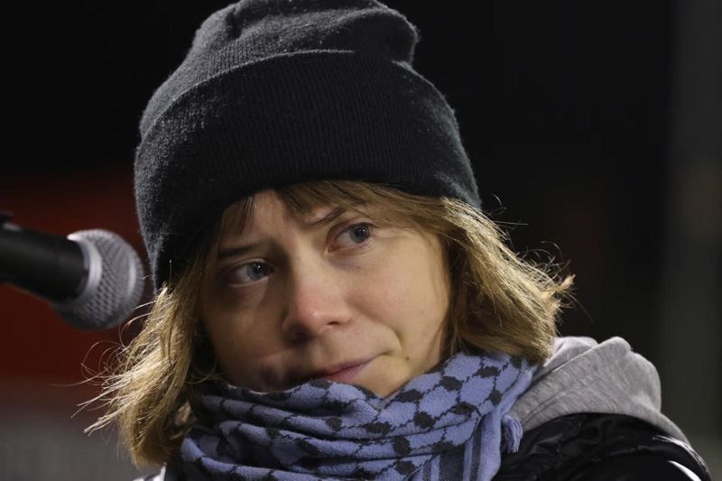 Грету Тунберг задержали во время акции в поддержку запрещённой в Великобритании организации