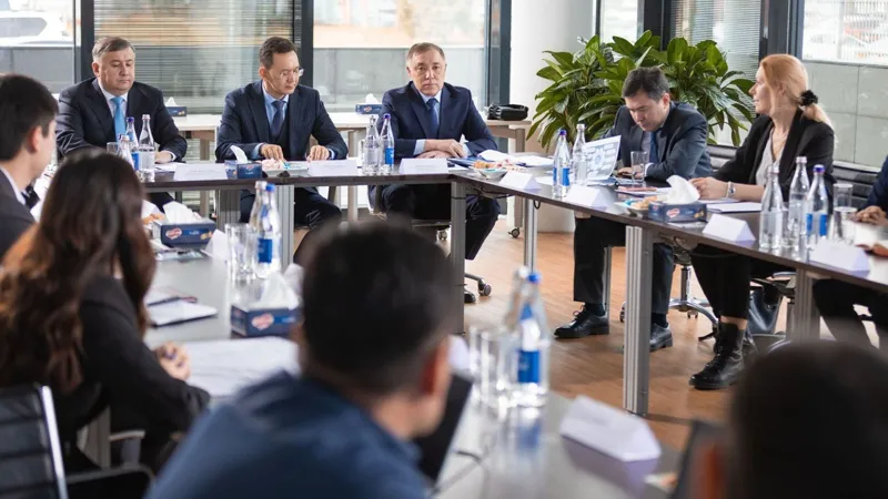 Спикеры встречи по проблеме серого импорта и контрабанды сигарет в ЕАЭС