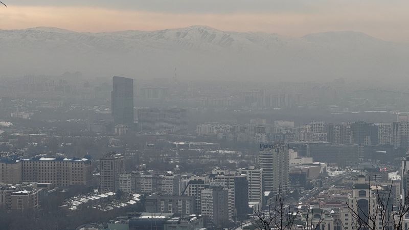О загрязнении воздуха предупредили синоптики жителей 5 городов Казахстана