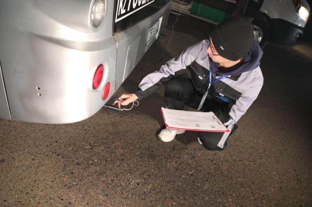 Проверка катализатора автобуса во время рейда