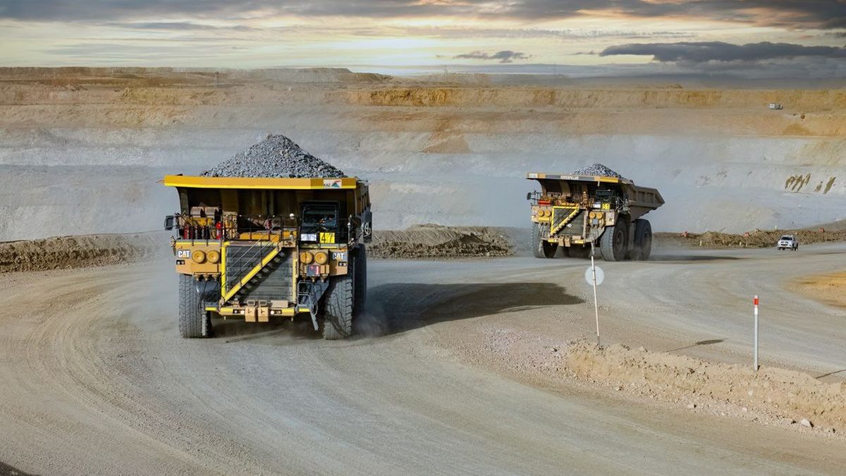 Самосвал с рудой