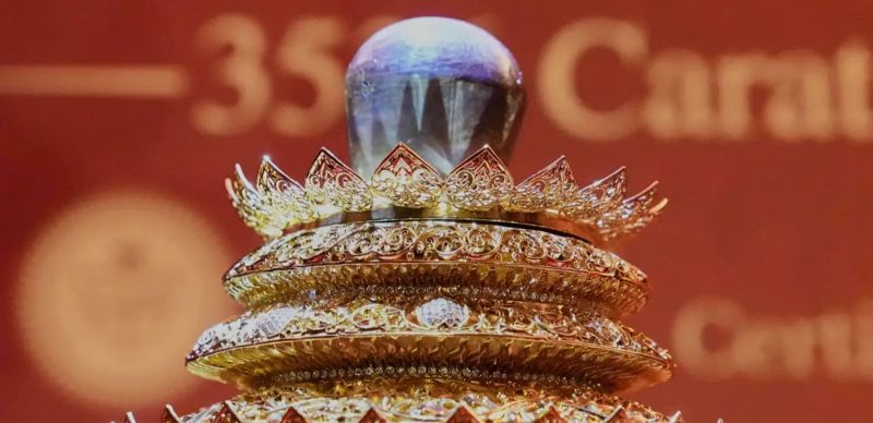 Крупнейший в мире сапфир весом 3563 карата представили в Шри-Ланке