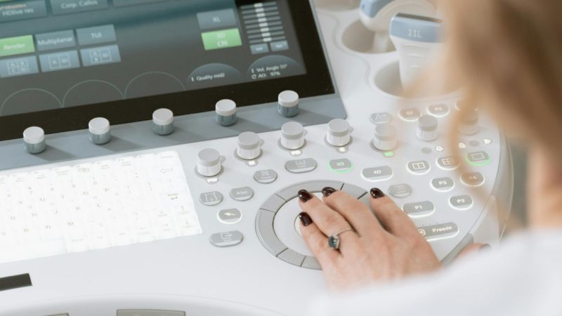 Фармкомпания поставляла в больницы импортную технику, оформив её как казахстанскую – КНБ