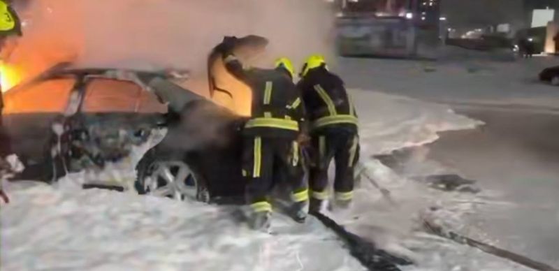 В Астане на ходу загорелся автомобиль с газовым баллоном