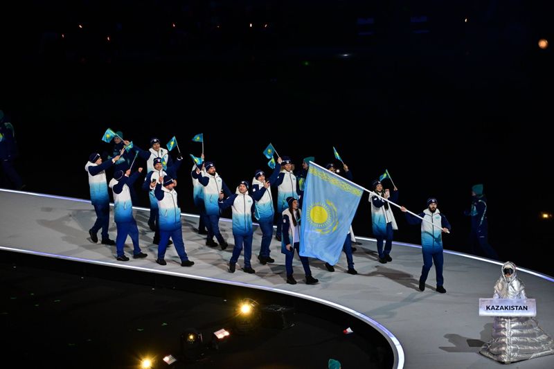 Казахстанская сборная прошла на параде делегаций на церемонии открытия Олимпийских игр в Милане
