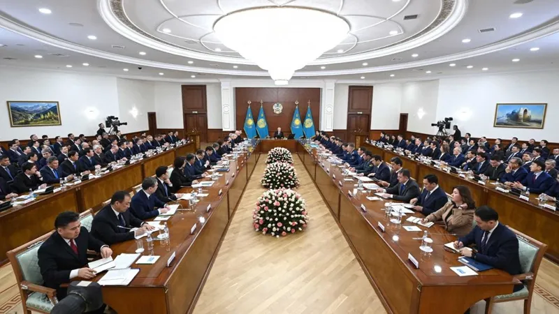 Токаев проводит заседание правительства 
