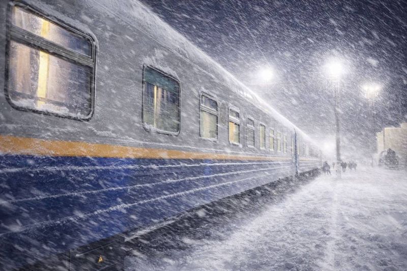 Дополнительные поезда запустили на западе Казахстана из-за ограничений на трассах