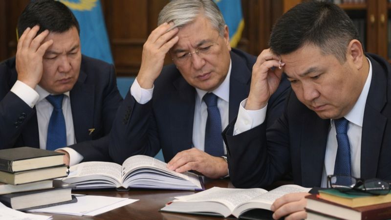 Если чиновники не будут читать, то утратят когнитивные способности – президент Токаев
