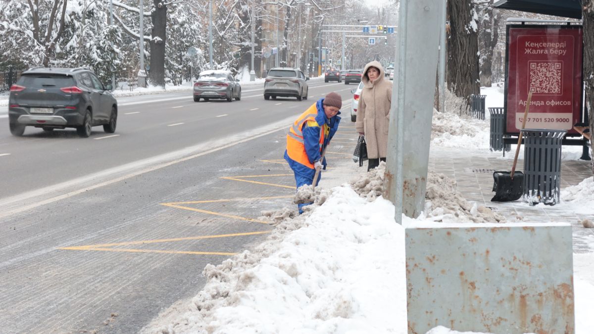 Остановка на улице Желтоксан