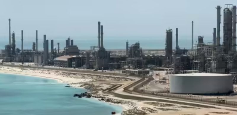 СМИ сообщили об атаке по крупнейшему НПЗ Aramco в Саудовской Аравии