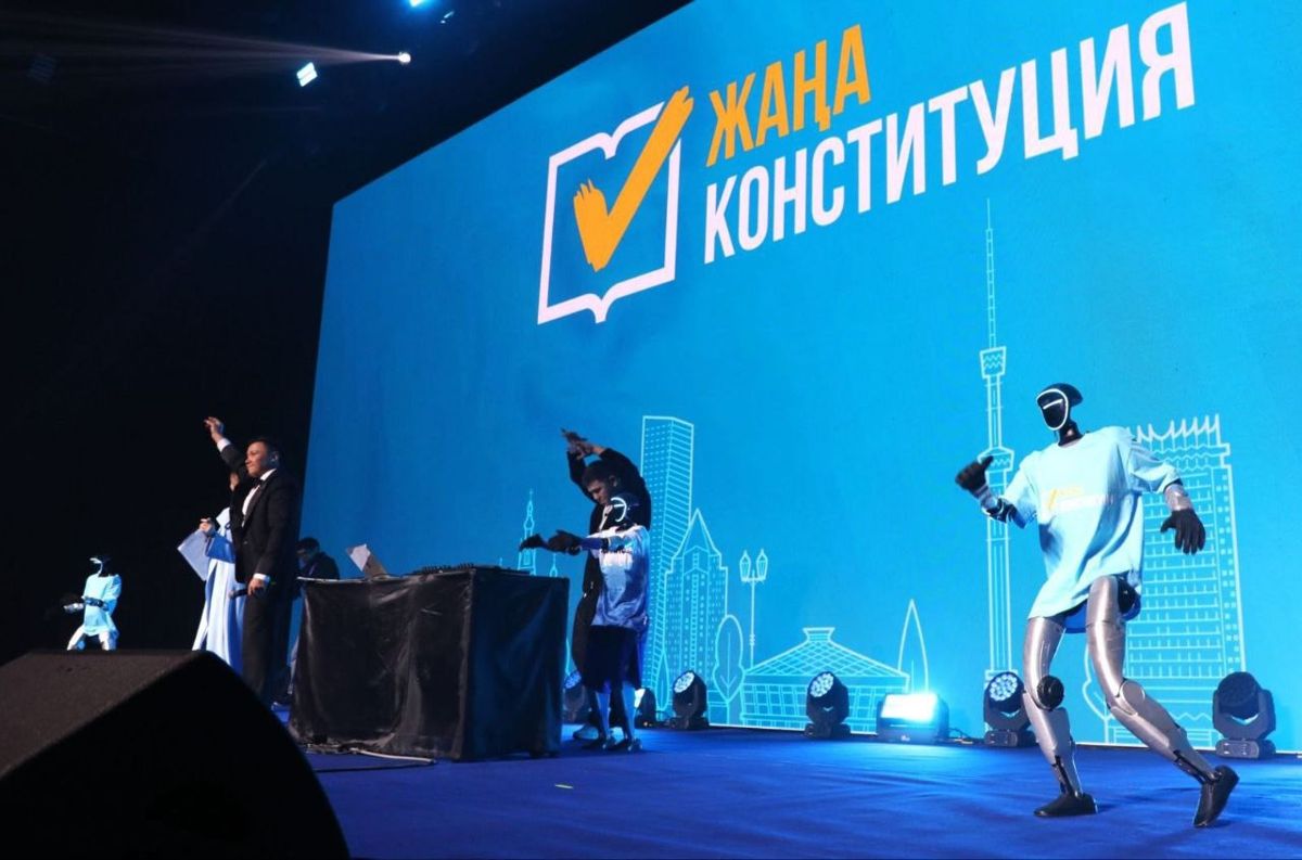 Роботы на сцене