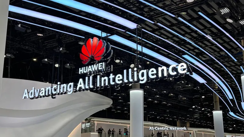 Павильон Huawei на выставке MWC Barcelona 2026