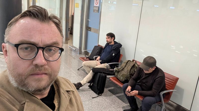 Задержали, потом извинились: Лукпан Ахмедияров и Рауль Упоров рассказали о ситуации в аэропорту Астаны