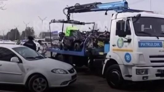 В Алматы начались рейды по проверке водителей мопедов