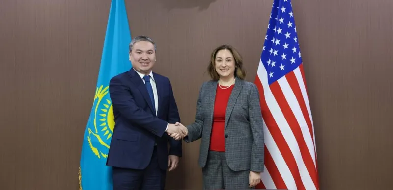 Министр промышленности и строительства и посол США в РК