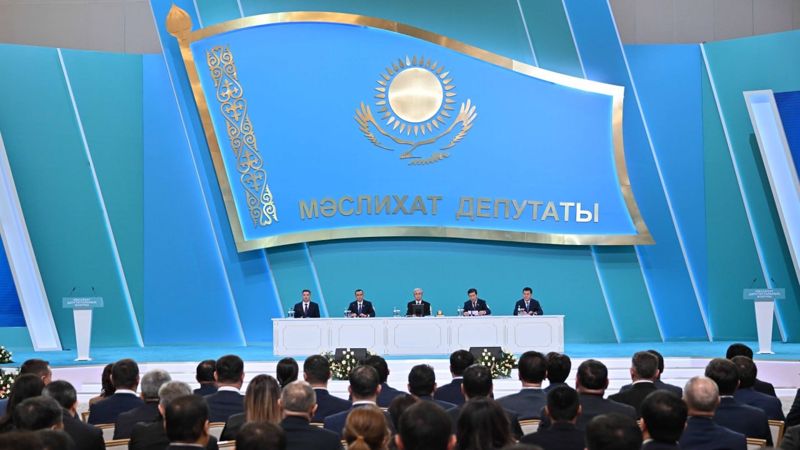 Токаев предложил передать регионам часть налога на имущество и экологические штрафы