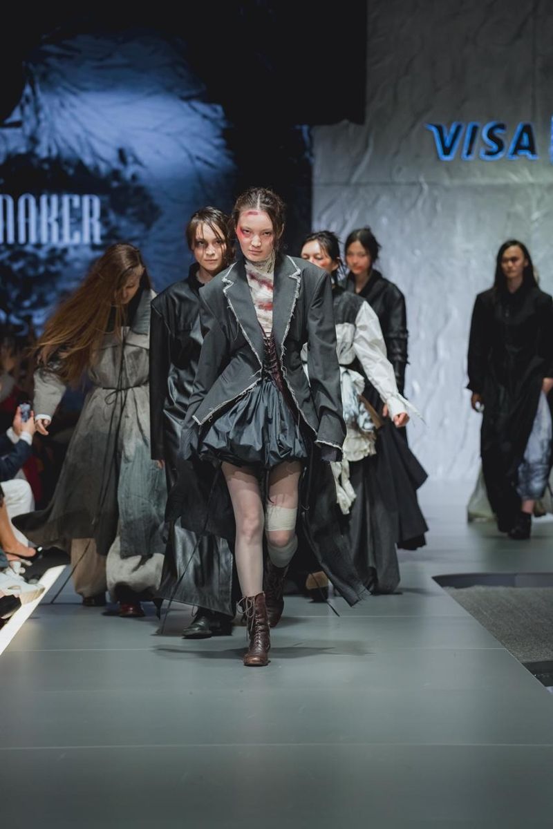 Модели на показе Visa Fashion Week Алматы