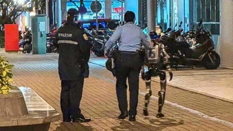 В Макао полицейские задержали робота за приставания к прохожей