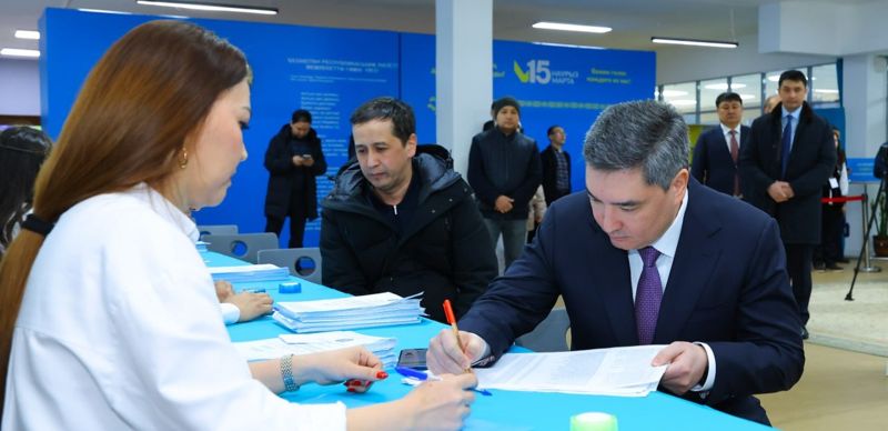 Бектенов, Карин, Касымбек и Головкин приняли участие в референдуме по новой Конституции