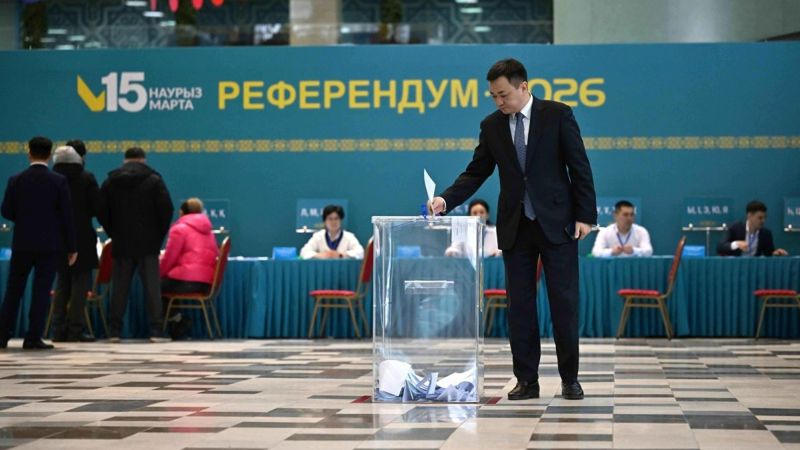 Руководитель администрации президента проголосовал на референдуме в Астане