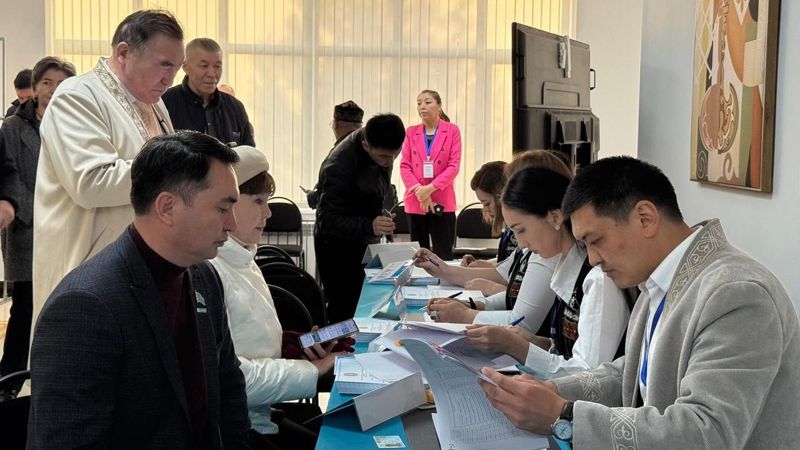 В Алматинской области открылись 677 участков референдума