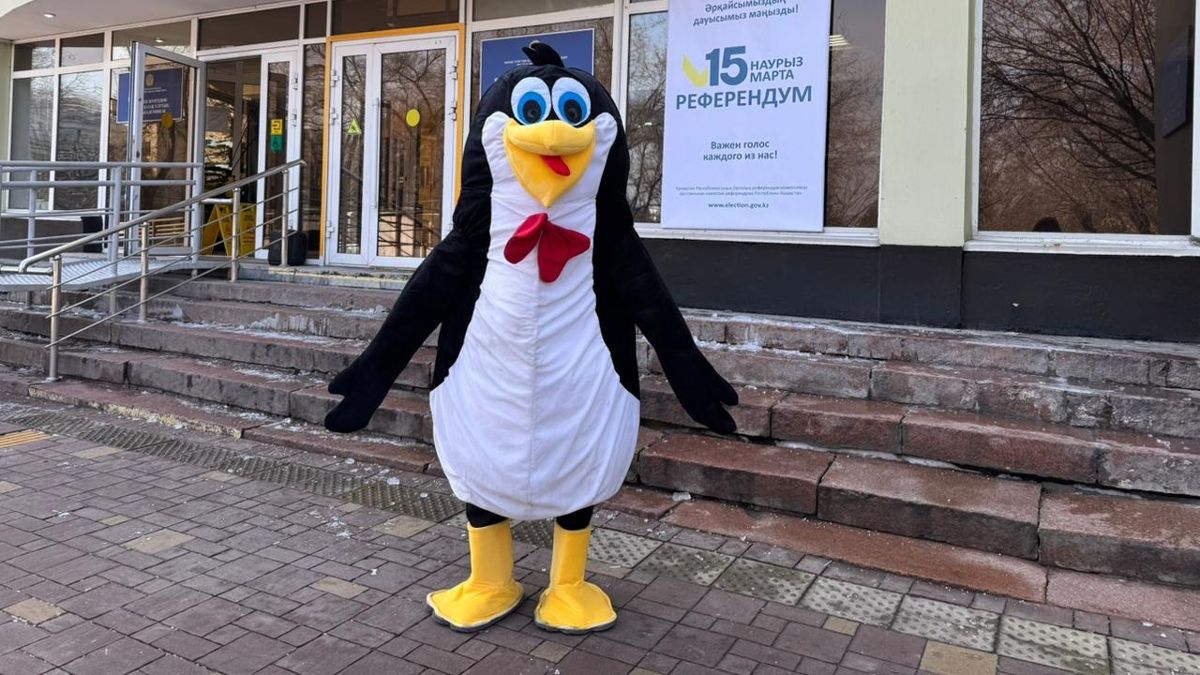 Пингвин на избирательном участке