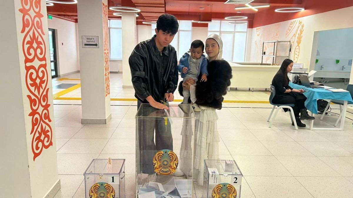 Суфафон Хонгчетхем с мужем и ребенком 