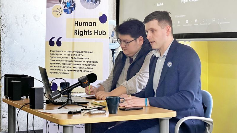 "Еркіндік қанаты": мобильные группы наблюдателей следят за ходом референдума в Астане