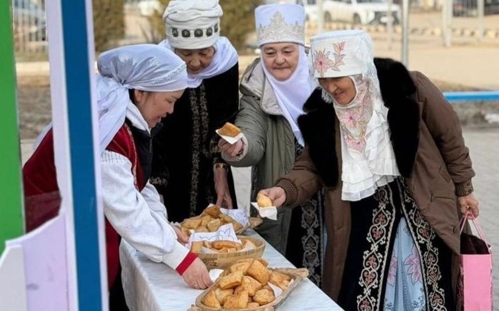 Бабушки и бауырсаки на избирательном участке