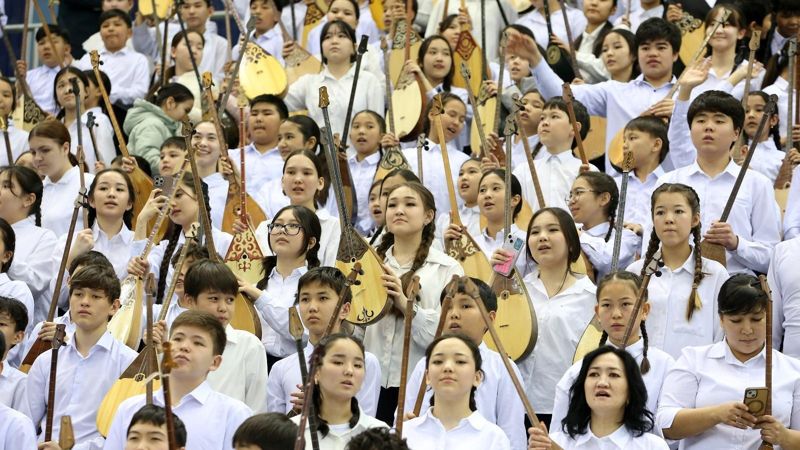 11 500 домбристов устроили флешмоб в Алматы