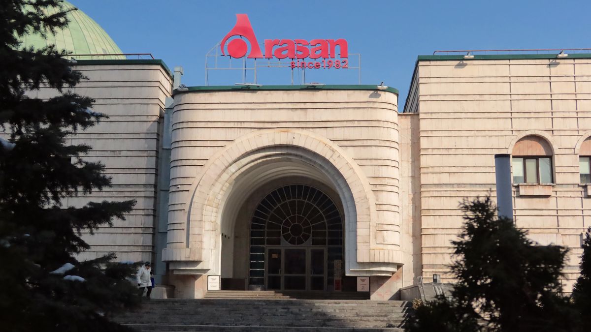 Главный вход в 