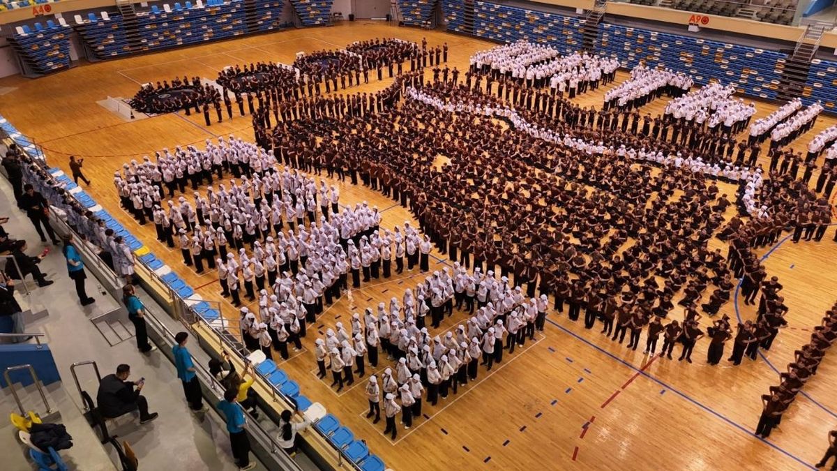 Дети изобразили форму асыка 