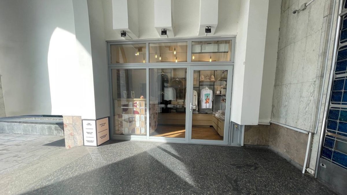 Бутик на входе в комплекс